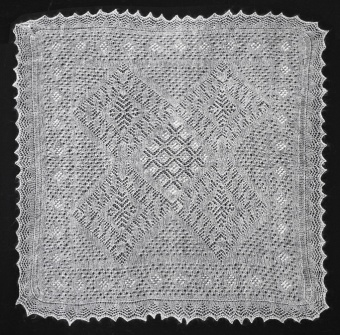 Thin shawl 115x110 sm (A500)