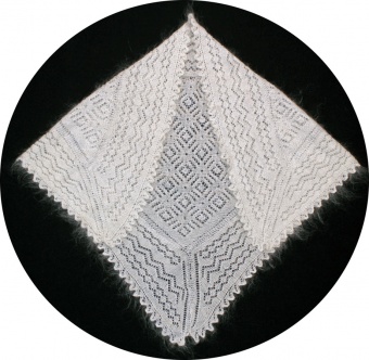 Down shawl 115x95x95 sm (K216)