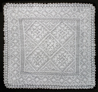 Thin shawl 135x135 sm (A473)